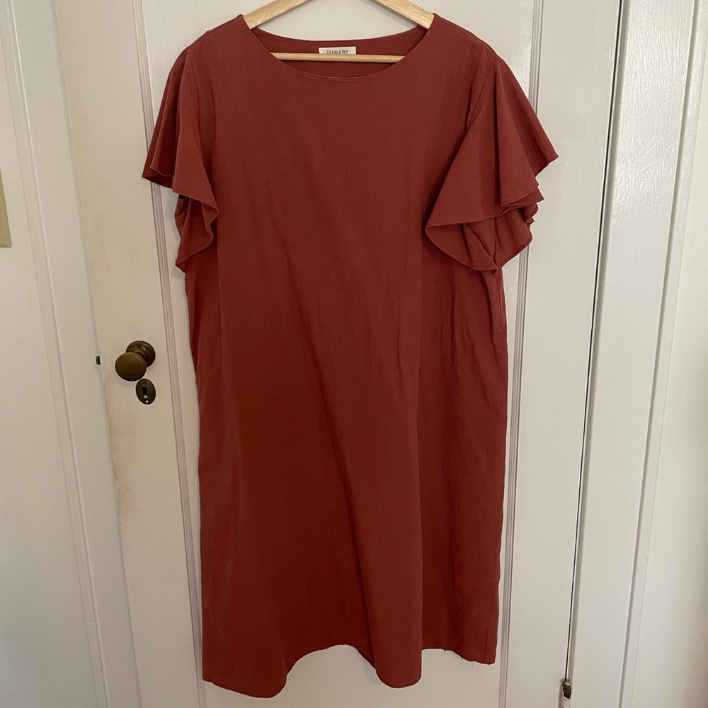 Linen/cotton flutter sleeve dress